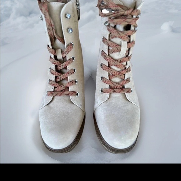 VCAMUTO Gaviana Suede Lug Sole Lace-Up Ankle Boots- Fiji Beige 8.5W New - Picture 2 of 5